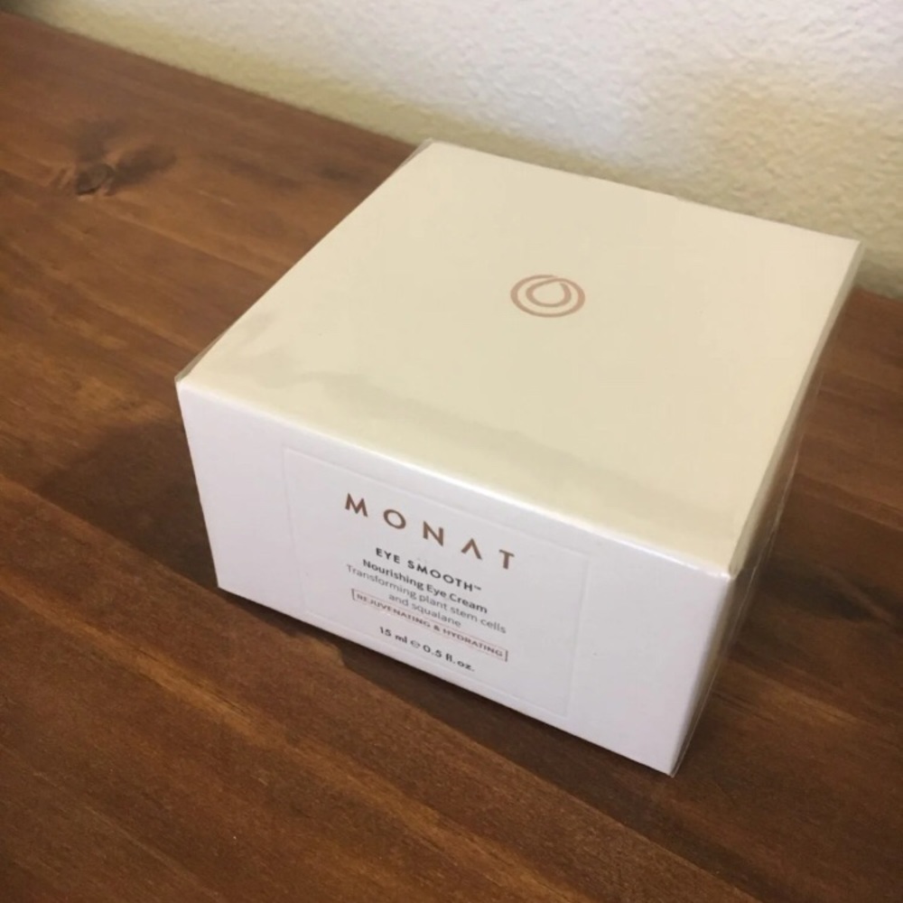Monat Eye Smooth